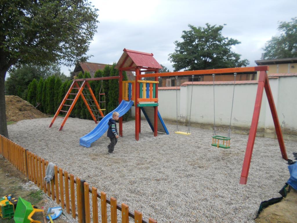 Zsira Hatarmenti Vendeghaz מראה חיצוני תמונה